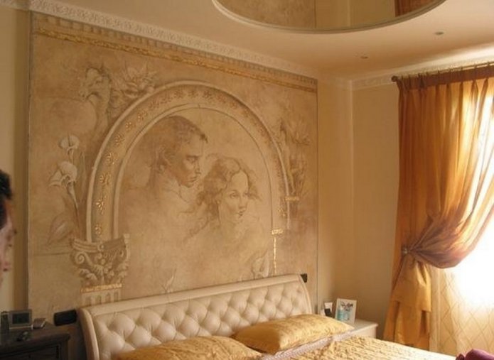 affresco sulla testiera