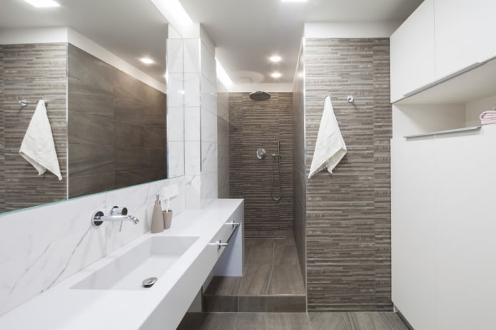 piastrellatura delle pareti del bagno