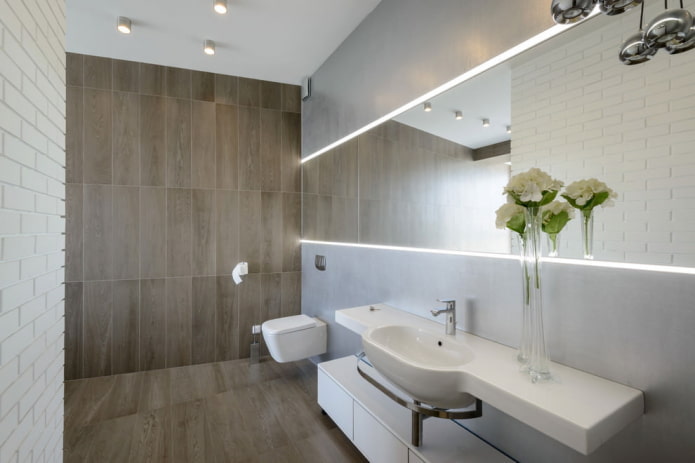 specchio in bagno