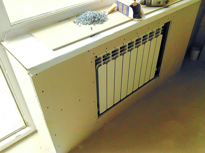 Installazione del cartongesso per un radiatore