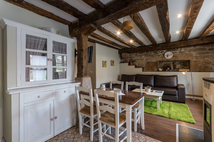 travi in legno sul soffitto