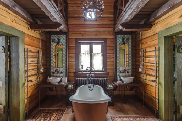 bagno rifinito in legno con elementi forgiati