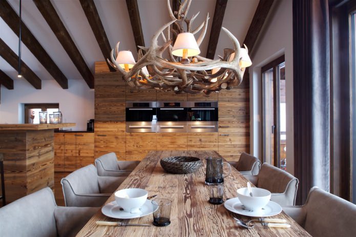 lampadario con corna