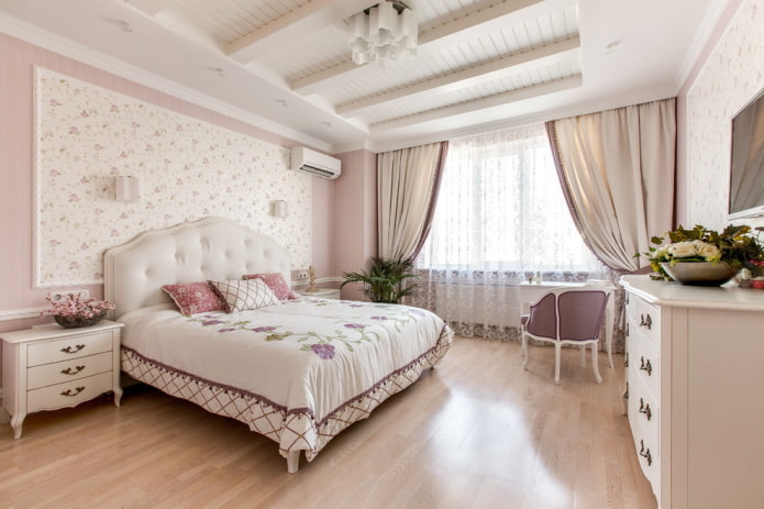 travi decorative bianche in camera da letto