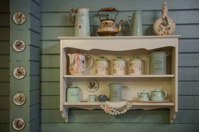 utensili da cucina in stile provenzale