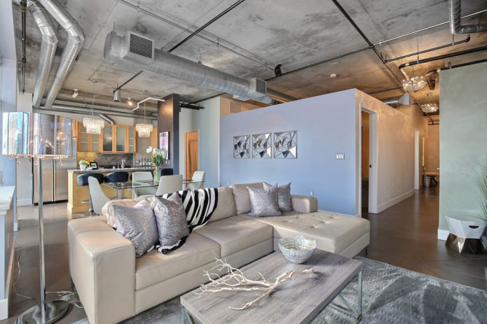 tubi sul soffitto in stile loft