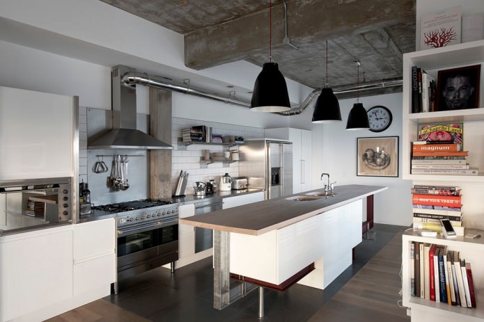 tubi e cemento nell'interno della cucina