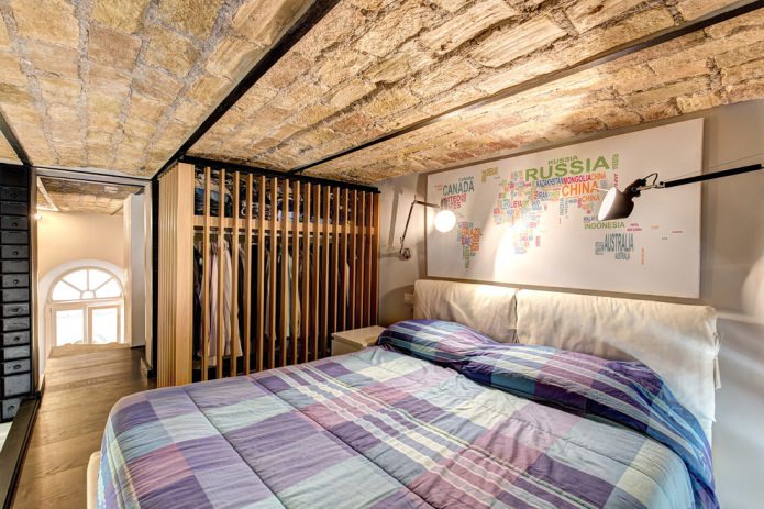 soffitto grezzo in camera da letto