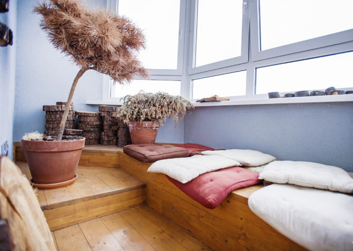 podio in legno sul balcone
