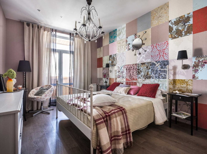 patchwork di carta da parati in camera da letto
