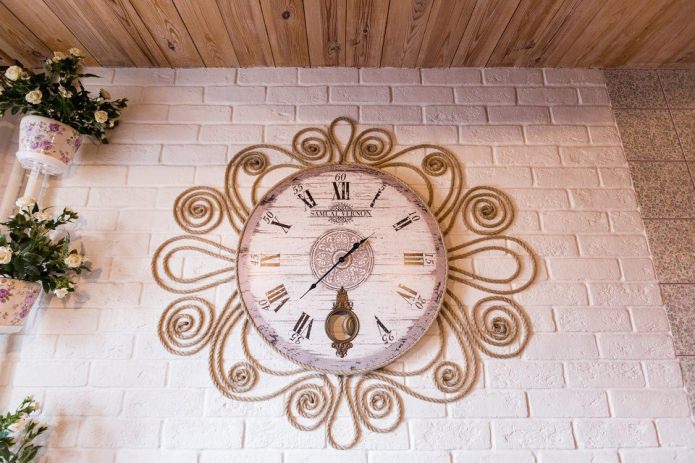 orologio in stile provenzale