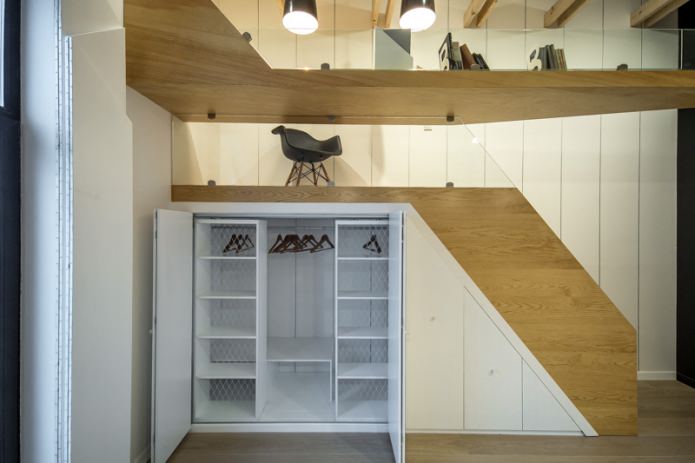 armadietto all'interno