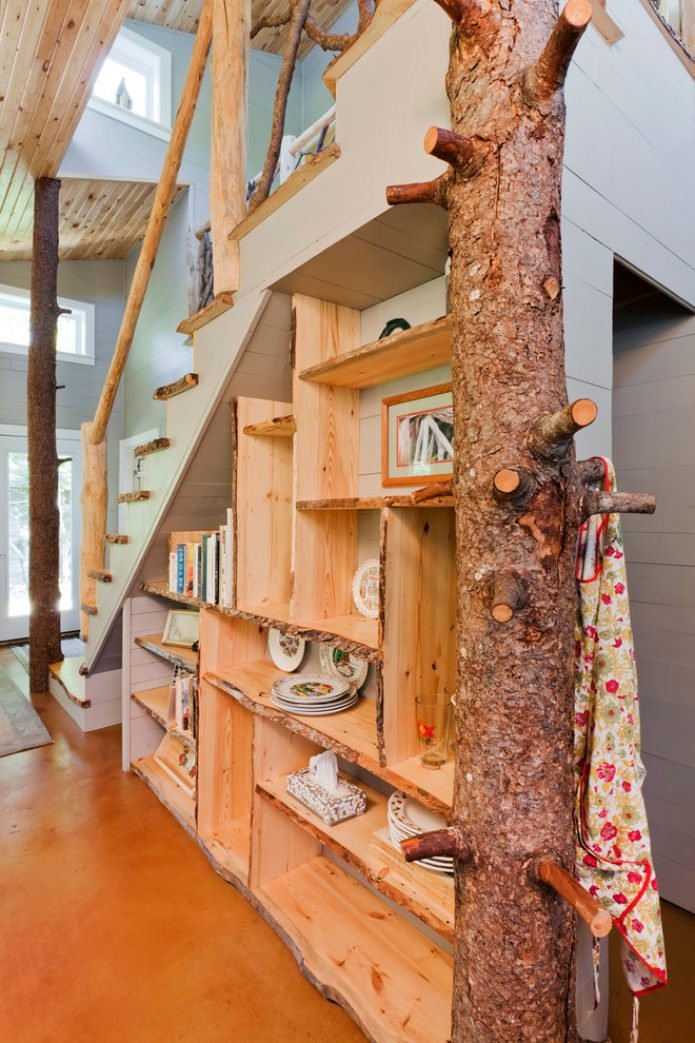 scaffali in stile ecologico