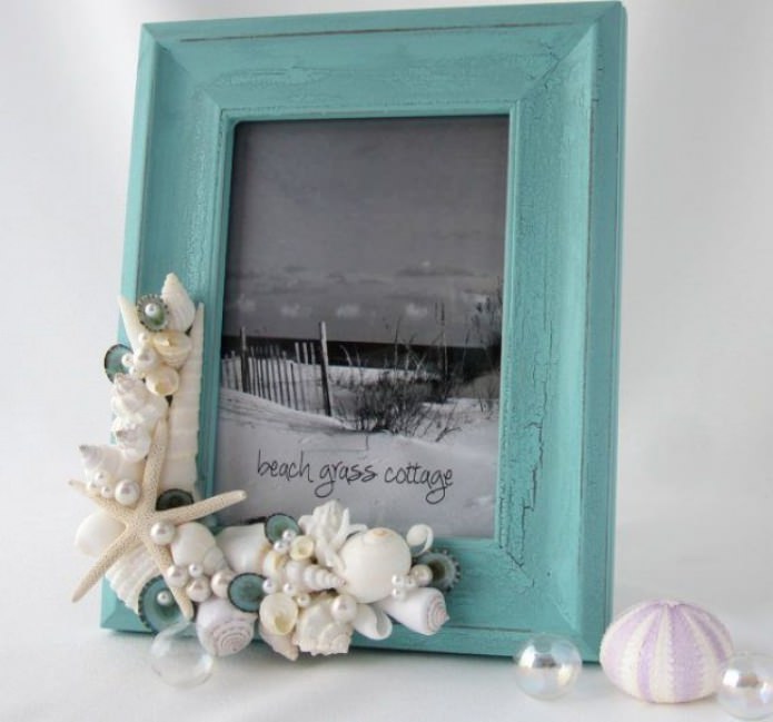 cornice decorata con conchiglie