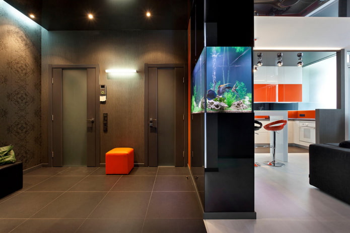 interno del corridoio con un acquario