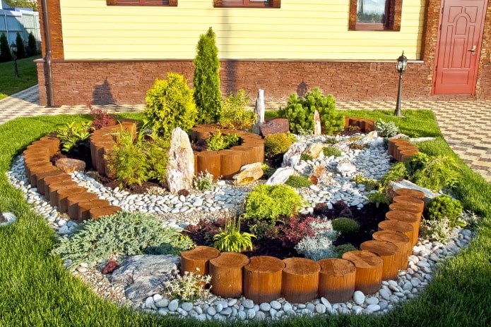 decorazione per giardino roccioso con legno