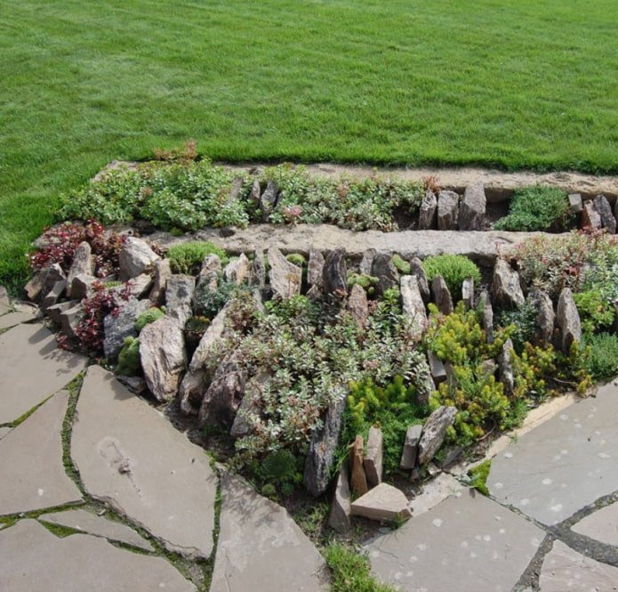 decorazione da giardino con pietre