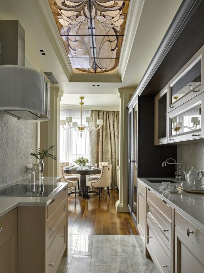 colori beige negli interni della cucina