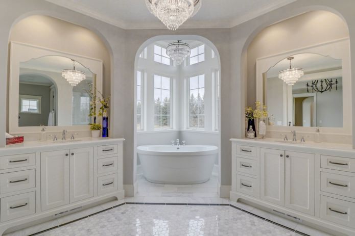 Un bagno in stile americano in una casa