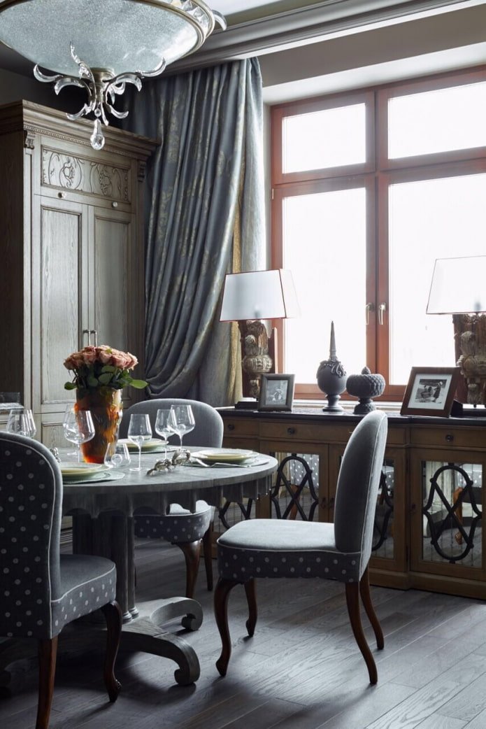 sala da pranzo in stile inglese tradizionale