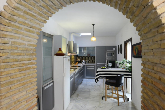 design ad arco in pietra
