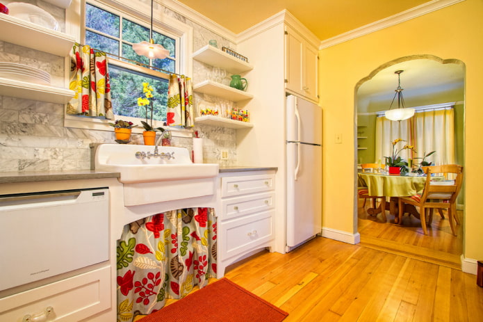 arco riccio nell'interno della cucina