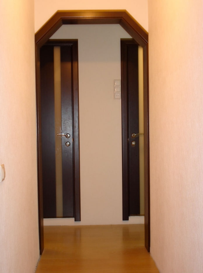 arco a sesto acuto all'interno del corridoio