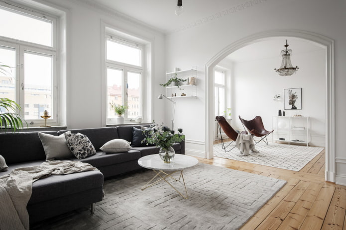 arco all'interno del soggiorno in stile scandinavo