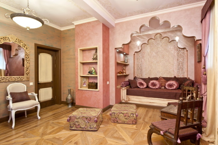 archi decorati in cartongesso all'interno
