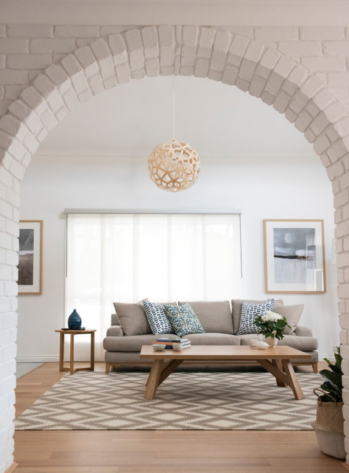 arco in cartongesso con finiture in mattoni all'interno