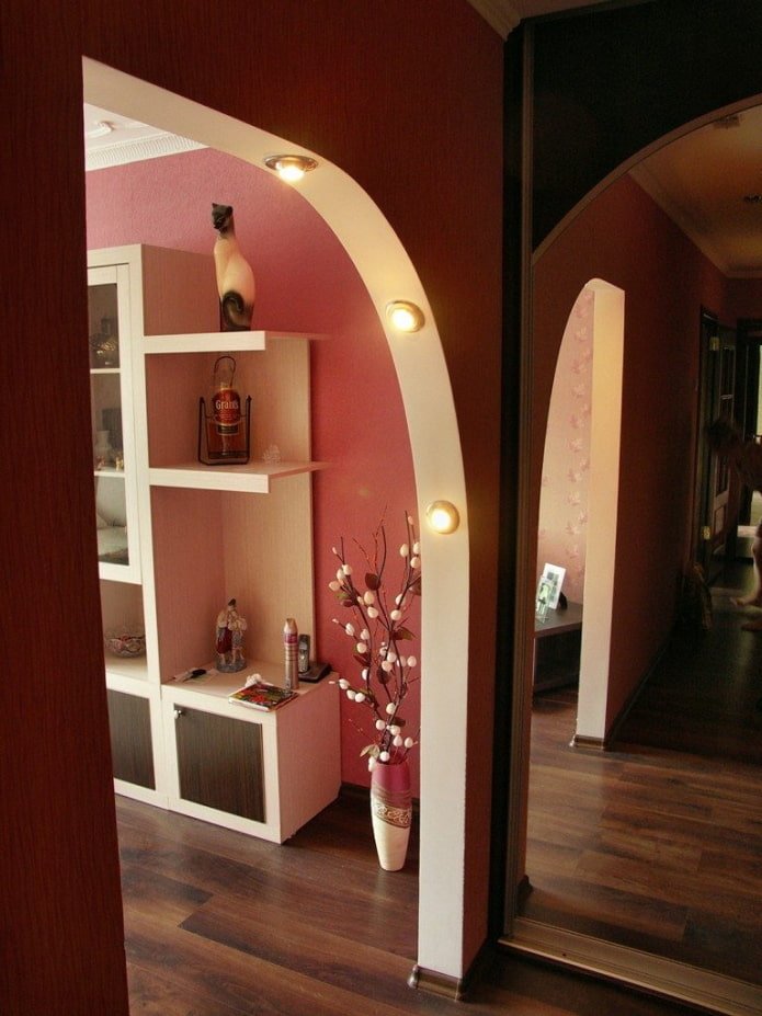 arco in cartongesso con retroilluminazione all'interno
