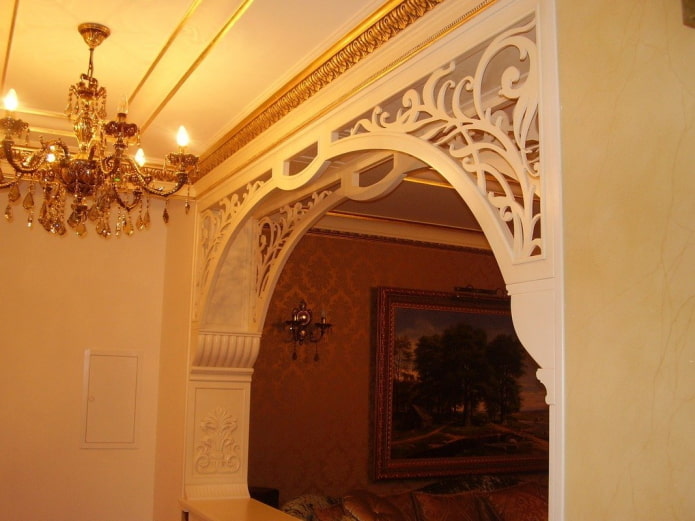 arco in cartongesso intagliato all'interno