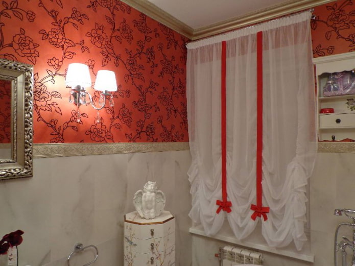 Tende austriache con fiocchi all'interno