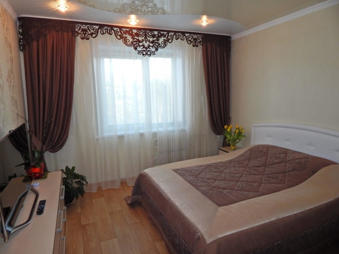 lambrquin decorato nell'interno della camera da letto