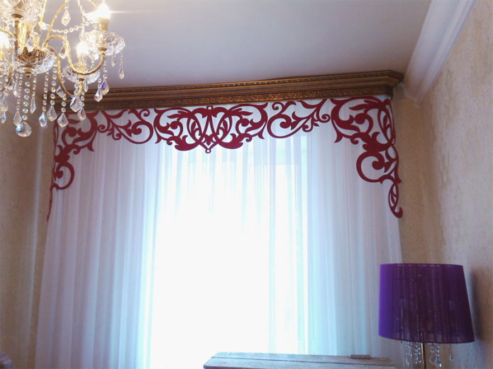 lambrèquin rosso figurato