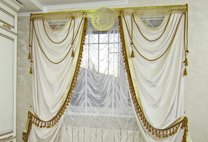 lambrèquin decorato color oro