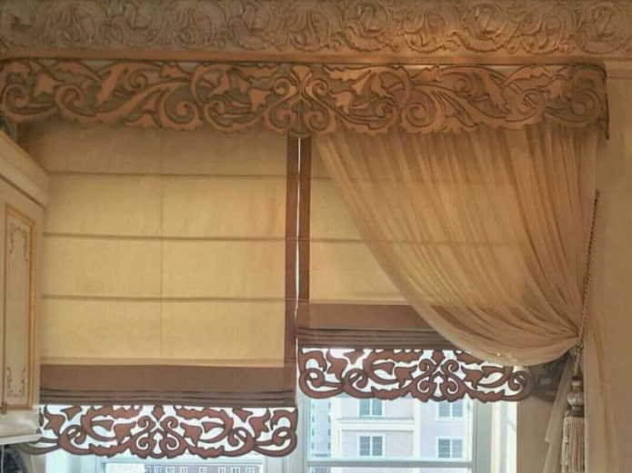 lambrquin decorato con tende alla romana