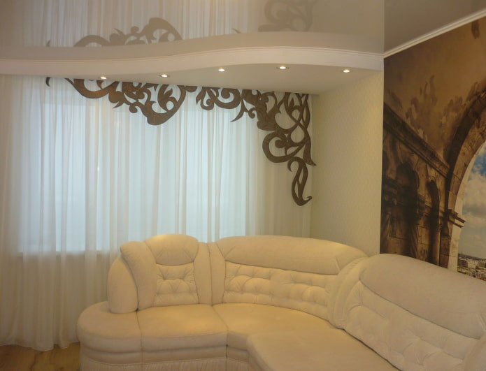 lambrèquin decorato abbinato a tende