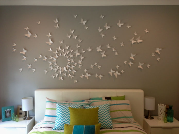 farfalle sul muro in cerchio