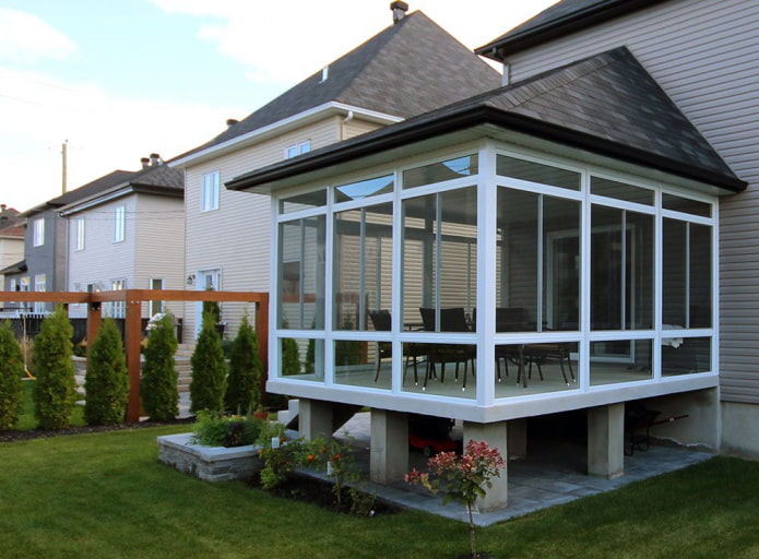progetto di casa con balcone chiuso