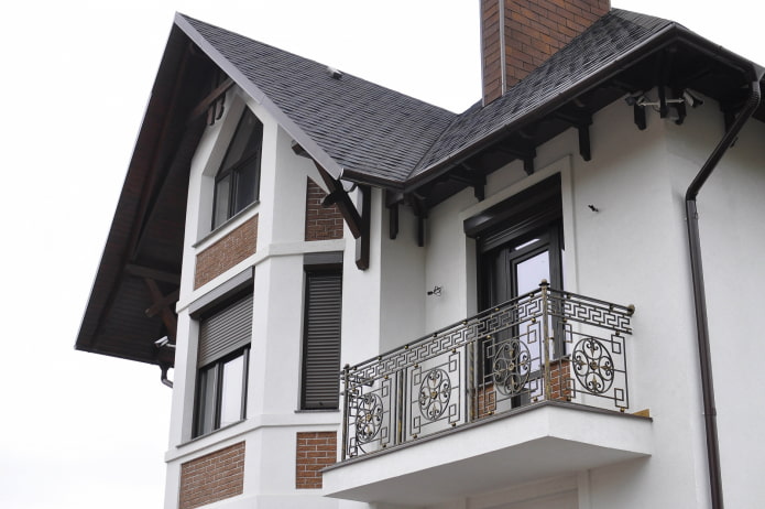 progetto di casa con balcone in cemento