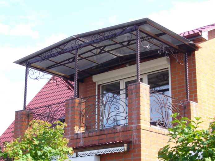 balcone con tettoia in un progetto di casa privata