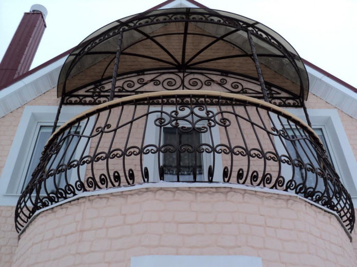 balcone con tettoia in un progetto di casa privata