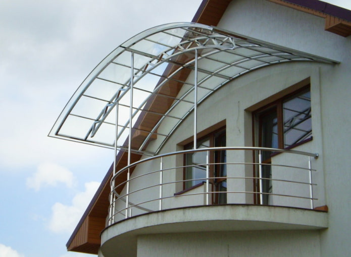 balcone con tettoia in un progetto di casa privata
