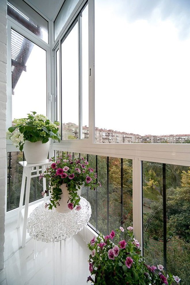vetratura di un balcone in un appartamento a Krusciov