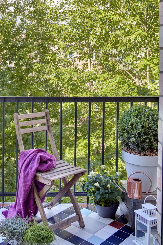 balcone aperto in un appartamento a Krusciov