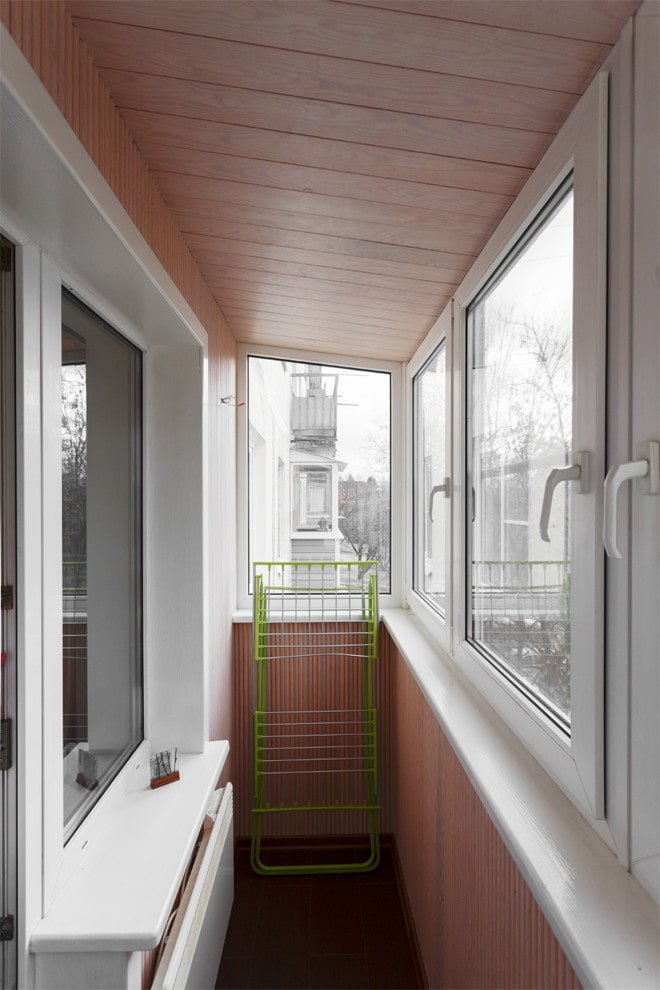 vetri del balcone nell'appartamento Krusciov