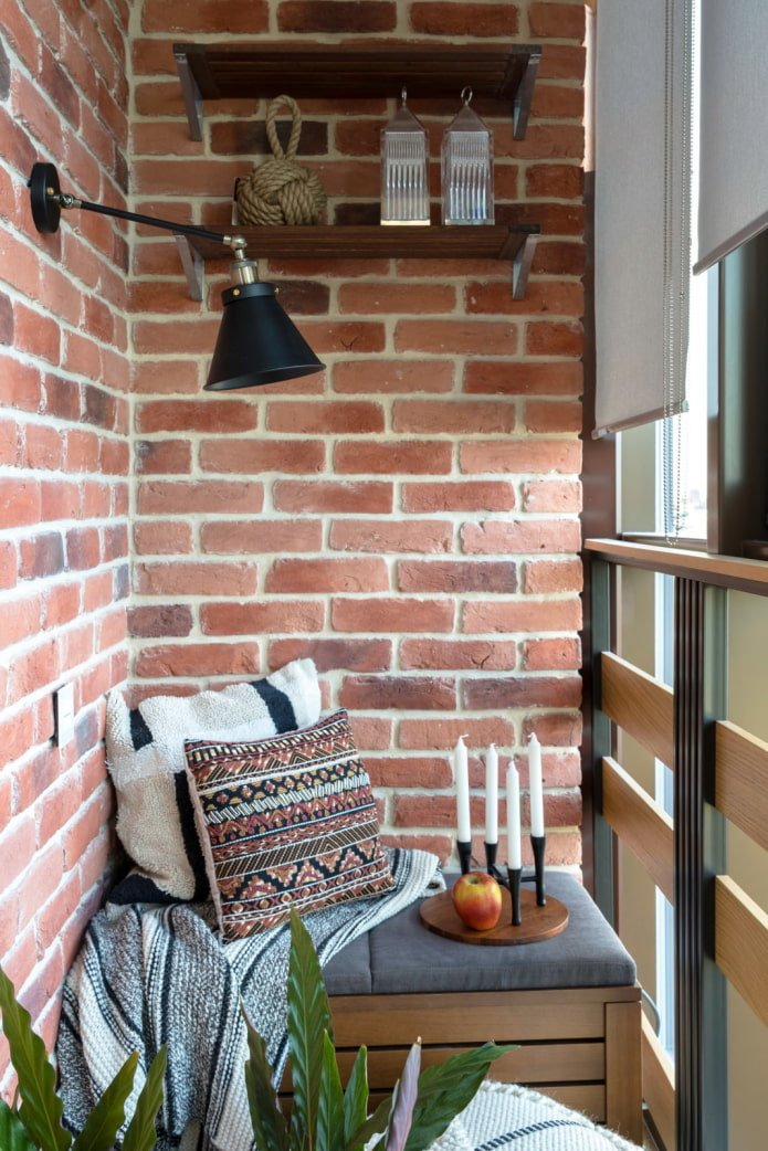 Arredamento elegante per balcone
