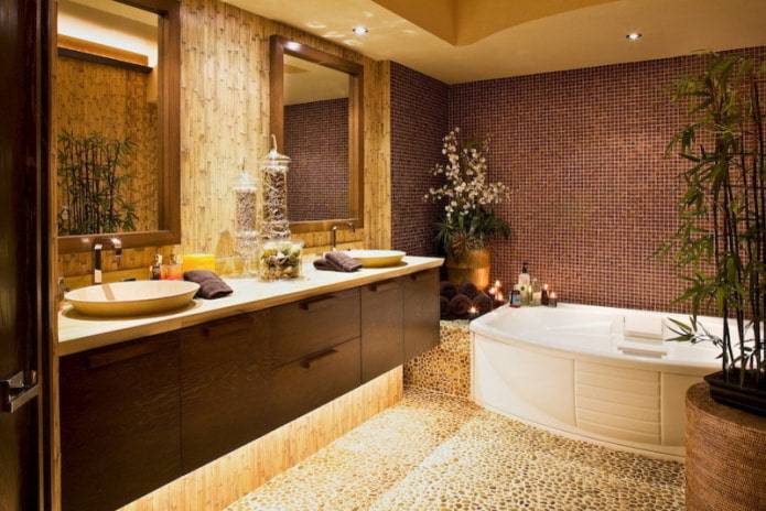 piastrelle e bambù in bagno