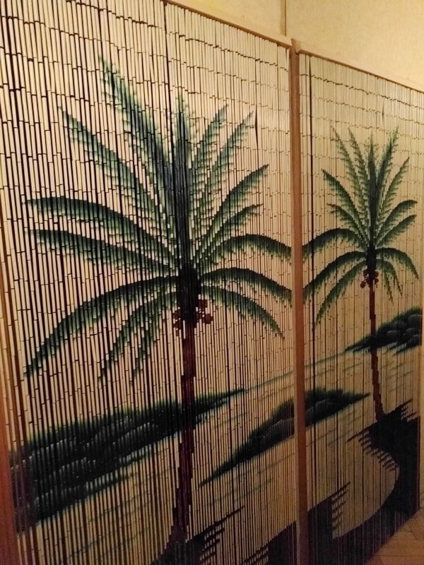 tende di bambù con palme